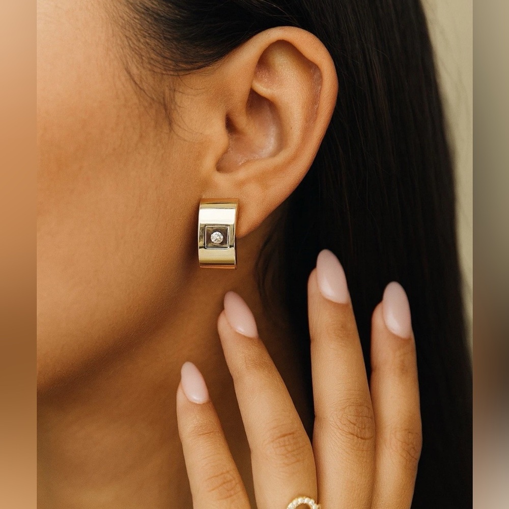 Chopard Happy Floating Diamond Earrings 18K Yellow Gold